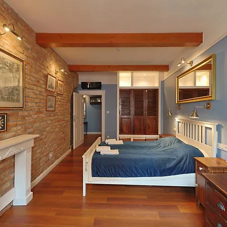 Apartment Old House 2 *