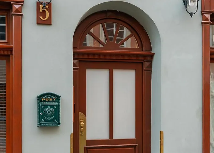 Apartment Old House 2 *